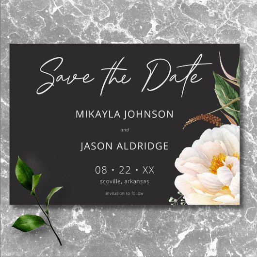 Moderne elegante witte pioenen op zwarte bruiloft save the date
