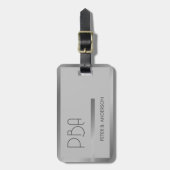 Moderne Elegante Zilveren Metallic monogrammed Naa Bagagelabel (Voorkant verticaal)