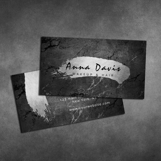 Moderne, elegante zilveren penseelmake-up & haar visitekaartje