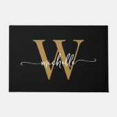 Moderne Elegante Zwar Gouden Monogram Naam Script Deurmat (Voorkant)