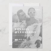 Moderne Elegante Zwart-Wit Fotobruiloft Kaart (Voorkant)