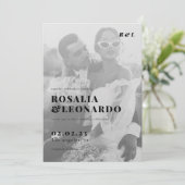 Moderne Elegante Zwart-Wit Fotobruiloft Kaart (Staand voorkant)
