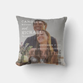 Moderne Elegante Zwart-Wit Fotobruiloft Kussen (Voorkant)