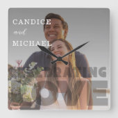 Moderne Elegante Zwart-Wit Fotobruiloft Vierkante Klok (Voorkant)