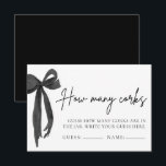 Moderne elegante zwarte boog raad eens hoeveel kur kaart<br><div class="desc">🍷🎀 Breng een vleugje sophisticatie naar je vrijgezellenfeest met dit Modern Elegant Black Bow "Guess How Many Corks"-spel! Met een minimalistisch ontwerp van de zwarte boog nodigt dit stijlvolle gokspel gasten uit om hun beste gok te nemen op het aantal kurken in een pot. Perfect voor wijnliefhebbende bruiden en chique...</div>