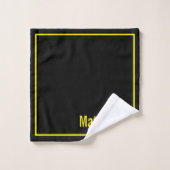 Moderne Elegante Zwarte Gele Monogram Script Naam Bad Handdoek (Wasdoekje)