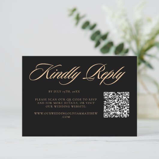 Moderne Elegante Zwarte Script Trouw QR Code RSVP Kaartje (Staand voorkant)