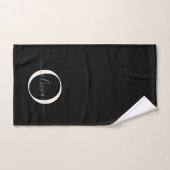 Moderne Elegante Zwarte Witte Monogram Script Bad Handdoek (Handdoek)