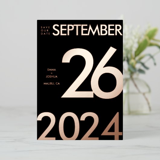 Moderne en eenvoudige Folie Sla onze datumkaart op Folie Uitnodiging (Staand Voorkant)