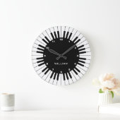 Moderne en elegante pianoketoetsen met aangepaste  grote klok (Huis)