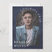 Moderne en Minimale Navy Boy's Graduation Party Kaart (Achterkant)