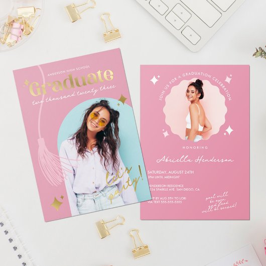 Moderne en Retro Roze Glitter Afstuderen Folie Uitnodiging