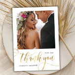 Moderne enorme gouden script 2 foto bruiloft bedankkaart<br><div class="desc">Moderne Boho Chic Enorme Gouden Kalligrafie Script 2 Foto Bruiloft Dank je Kaart. Stijlvolle bruiloft dank u sjabloon met een volledige verticale foto op de voorkant met de tekst "Thank You" in een grillige wervelende hand belettering typografie swash tail lettertype script faux gouden folie. 2-zijdige kaart met 2 foto. Gemakkelijk...</div>