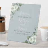 Moderne Eucalyptus Design bruiloft Reclamebord Met Voetstuk (Insitu)