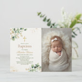 Moderne Eucalyptus Greenery Cross Foto doop Kaart (Staand voorkant)