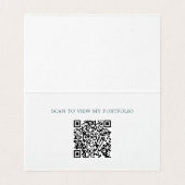 Moderne Eucalyptus Groenelementen QR Code Elegant Visitekaartje (Binnenkant ongevouwen)