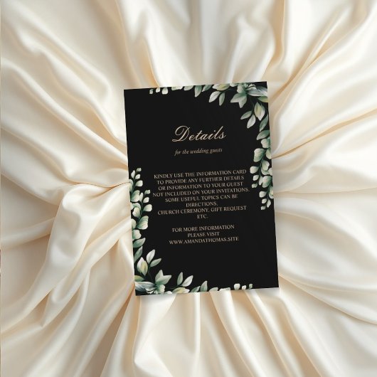 Moderne eucalyptus laat elegante bruiloft achter informatiekaartje