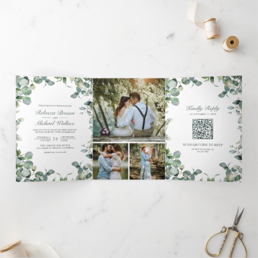 Moderne Eucalyptus Photo Collage QR Code Weddensch Drieluik Uitnodiging (Binnen)