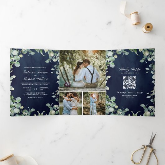 Moderne Eucalyptus QR Code Navy Blue Wedding Drieluik Uitnodiging (Binnen)