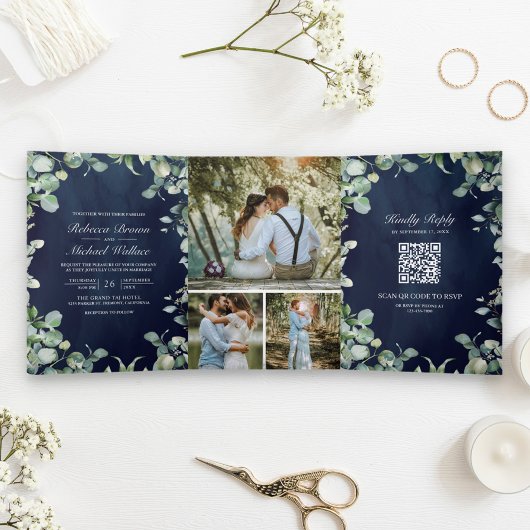 Moderne Eucalyptus QR Code Navy Blue Wedding Drieluik Uitnodiging