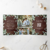 Moderne Eucalyptus QR Code Rustieke Houten Trouwka Drieluik Uitnodiging (Binnen)