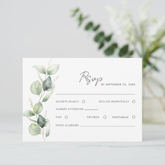 Moderne Eucalyptus Waterverf Script bruiloft RSVP Kaartje (Staand voorkant)