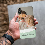 Moderne familie foto & persoonlijke naam Mint Gift Case-Mate iPhone Case<br><div class="desc">Introductie van de moderne familiefoto & gepersonaliseerde naam Mint Gift! Dit unieke en doordachte geschenk is ontworpen om de speciale momenten van uw familie te vieren en te koesteren. Geef het geschenk van gekoesterde herinneringen en gepersonaliseerde zoetheid met de moderne familiefoto & gepersonaliseerde naammuntcadeau. Het is een zinvolle en verrukkelijke...</div>