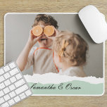 Moderne familie foto & persoonlijke naam Mint Gift Muismat<br><div class="desc">Introductie van de moderne familiefoto & gepersonaliseerde naam Mint Gift! Dit unieke en doordachte geschenk is ontworpen om de speciale momenten van uw familie te vieren en te koesteren. Geef het geschenk van gekoesterde herinneringen en gepersonaliseerde zoetheid met de moderne familiefoto & gepersonaliseerde naammuntcadeau. Het is een zinvolle en verrukkelijke...</div>