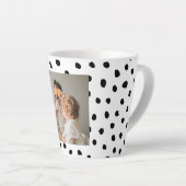 Moderne familie foto's en zwarte Stippen — mooie c Latte Mok (Rechterhoek)