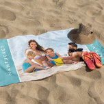 Moderne familiefoto Aangepaste vakantiebestemming Strandlaken<br><div class="desc">Hé strandliefhebbende families! Verhoog je strandspel met onze Zazzle Beach handdoek met een aangepaste familiefoto en gepersonaliseerd stadsontwerp met aangepaste tekst! 🏖️📷🌴 Maak het je eigen met je eigen familiefoto en voeg een vleugje van je favoriete stad toe aan je strandavonturen. Of u nu op het strand, het zwembad of...</div>