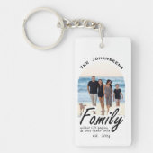 Moderne familiefoto Elegante scriptnaam Keepsake Sleutelhanger (Voorkant)