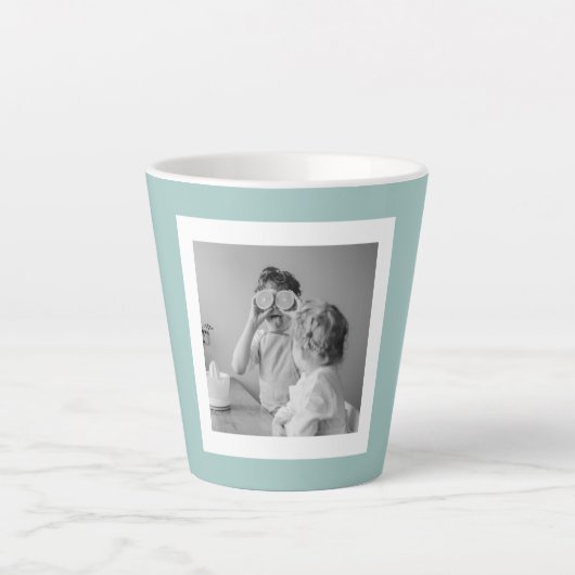 Moderne familiefoto Gemakkelijk met een eenvoudige Latte Mok (Voorkant)