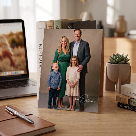 Moderne familiefoto op ansichtkaart briefkaart