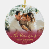 Moderne familienaam Script Foto Vrolijk Kerstfeest Keramisch Ornament (Voorkant)