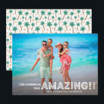 Moderne, fantastische reis met tropische fotokerst feestdagenkaart<br><div class="desc">Deze geweldige kerstfotokaart is voorzien van een volledig afgeblazen fotosjabloon en een stijlvolle, moderne typografie - perfect voor het tonen van een foto van uw vakantie, zodat uw vrienden en familie een glimp van uw reisavonturen kunnen opvangen! De achterkant bevat een patroon van palmbomen en hibiscus-bloemen, die goed op elkaar...</div>