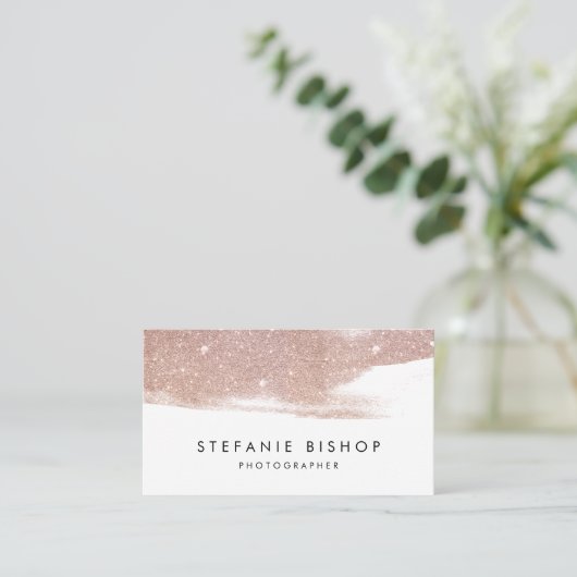 Moderne Faux Roos Gold Glitter Sparkle Bruske Stro Visitekaartje (Staand voorkant)