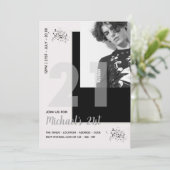 Moderne februari 21 | Birthday PHOTO Male Invitati Kaart (Staand voorkant)