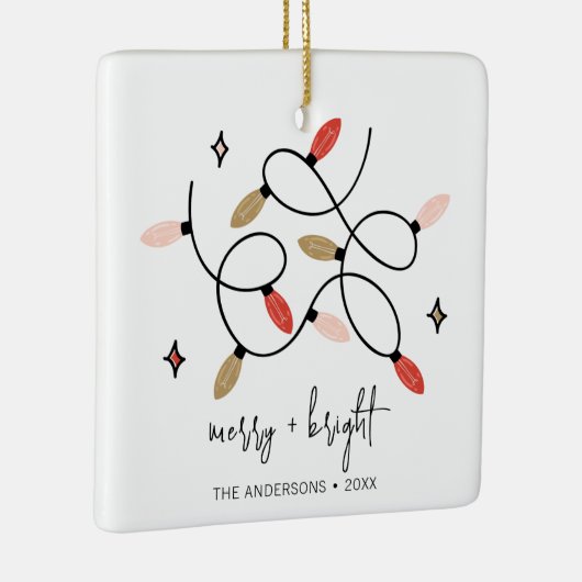 Moderne feestdag met vrolijke feestdagen en feeste keramisch ornament (Rechts)