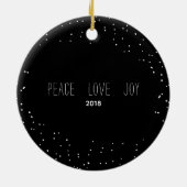 Moderne feestdag met zwarte & goudsneeuwvlok keramisch ornament (Achterkant)