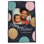 Moderne feestelijke Stippen Snowy Foto Kerstmis Medium Cadeauzakje (Voorkant)