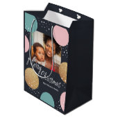 Moderne feestelijke Stippen Snowy Foto Kerstmis Medium Cadeauzakje (Achterkant Gekanteld)