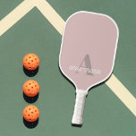 Moderne Feminine Pastel Roze Monogram Aangepaste n Pickleball Paddle<br><div class="desc">Zeg Hallo tegen luxe en moderne Pickleball-apparatuur met je eigen monogram en naam erop! Deze feministische en leuke Pickleball-paddles zijn voorzien van zachte roze pastelkleuren en jouw naam en een monogram van keuze.</div>