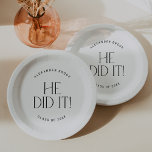 Moderne fete | Minimaal deed hij het Afstuderen Papieren Bordje<br><div class="desc">Deze moderne fete hij deed het afstuderen papier borden zijn perfect voor een eenvoudig afstudeerder feest. Het ontwerp heeft een elegante boho-typografie met een vleugje verfijnde stijl in minimalistisch zwart-wit. Personaliseer uw papieren borden met de naam van het afstuderen en het lesjaar.</div>