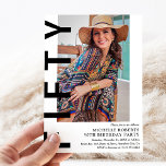 Moderne FIFTY Foto 50th Birthday Party Kaart<br><div class="desc">Markeer de grote Five-O met flair! Onze moderne 50e verjaardag uitnodiging is ontworpen om zo trendy als je bent. Met een strakke witte achtergrond die u gemakkelijk kunt wijzigen in elke gewenste kleur en een gewaagde witte 'FIFTY'-tekst, is dit de perfecte manier om de toon te zetten voor een onvergetelijk...</div>