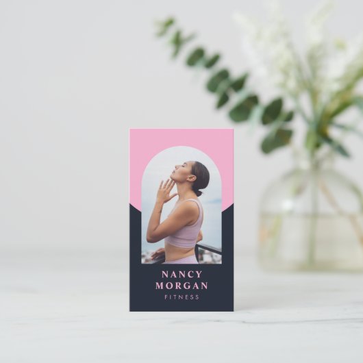 Moderne Fitness Arch Foto QR Code Blush Roze Visitekaartje (Staand voorkant)