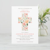 Moderne Floral Cross Blush Peach First Communie Kaart (Staand voorkant)