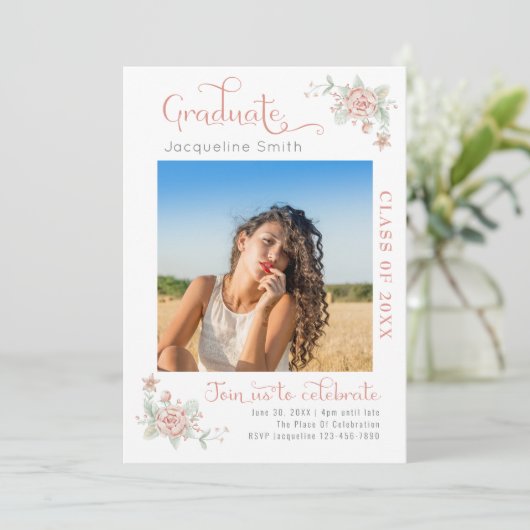 Moderne Floral Graduation Party Photo Invitation Kaart (Staand voorkant)
