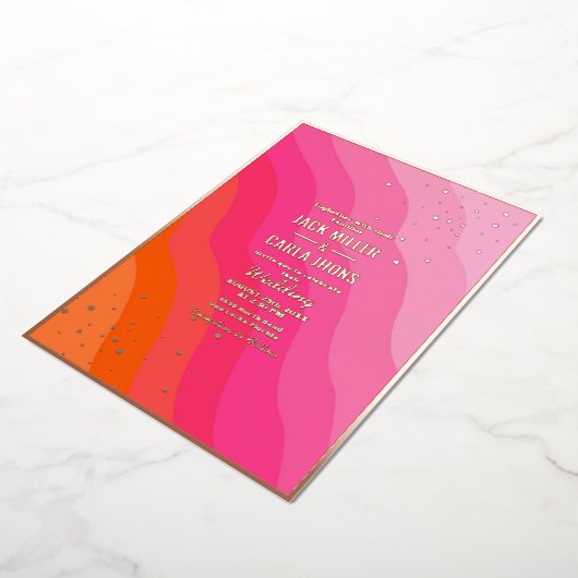 Moderne Folie van hete roze en Oranje gouden bruil Folie Uitnodiging (Gedraaid)