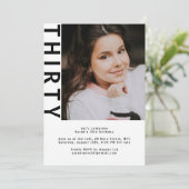 Moderne foto 30e verjaardag uitnodiging Clean Whit (Staand voorkant)