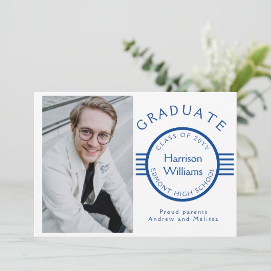 Moderne foto Afstuderen blauwe strepes op maat Aankondiging (Staand voorkant)